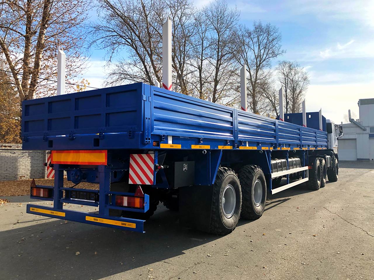 Отгрузка МАЗ-643228-8520-052 и полуприцепов Политранс